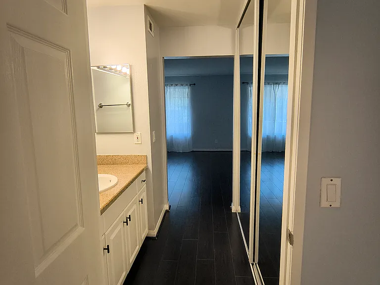 5530 Owensmouth Ave #233 — Photo 34
