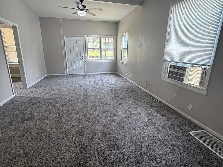 513 E Colorado Ave — Photo 10