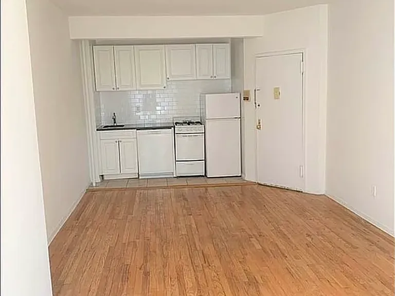 1575 3rd Ave #2B — Photo 3