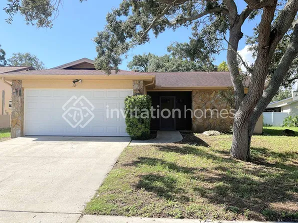 219 Whisper Lake Rd, Palm Harbor, FL 34683