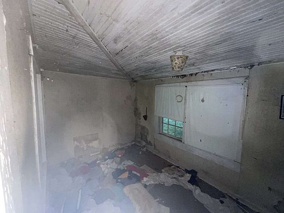 2nd image of 979 W Washington St