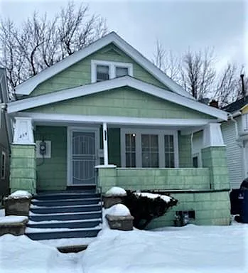 204 Hutchinson Ave photo 1