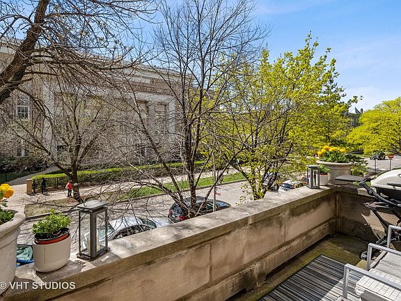 4th image of 842 W Waveland Ave #2