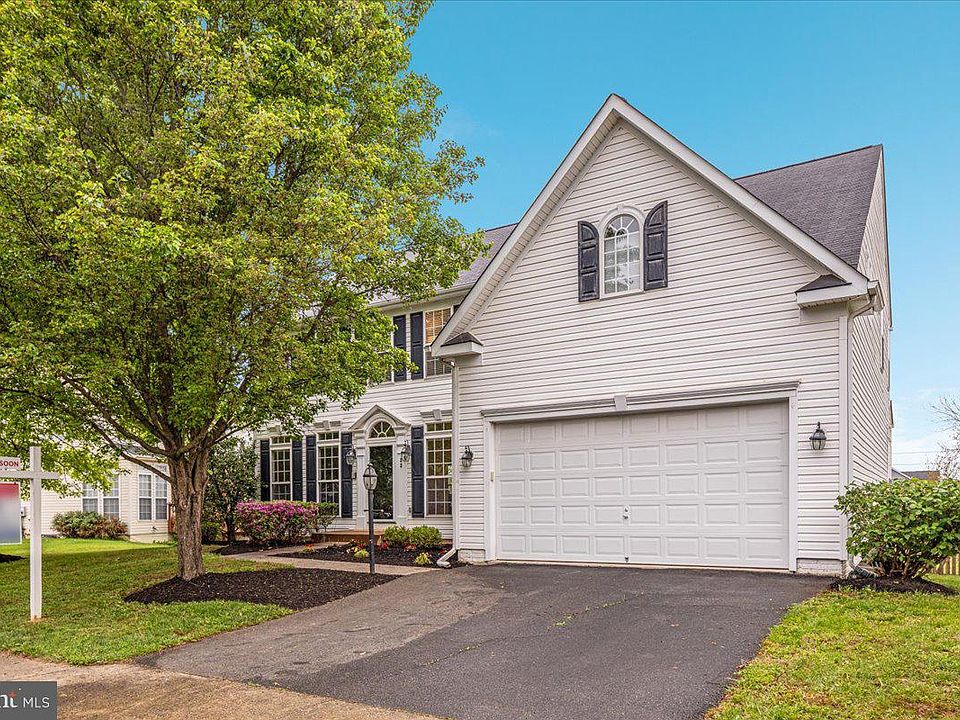 1st image of 33 Potterfield Dr