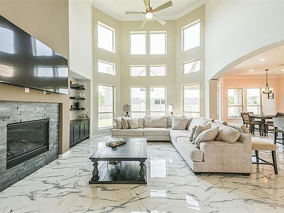 5th image of 8803 Laurel Crest Dr