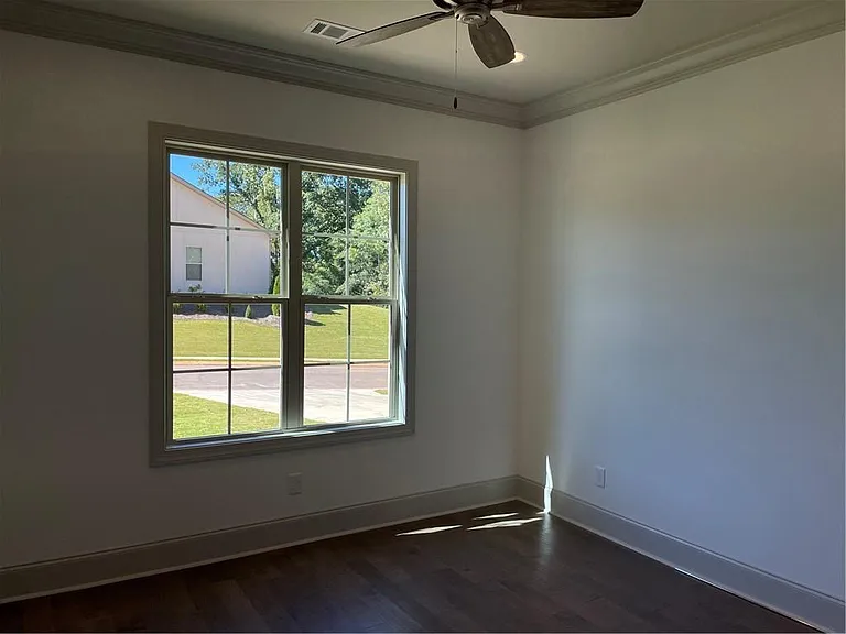 441 Windsor Dr — Photo 7