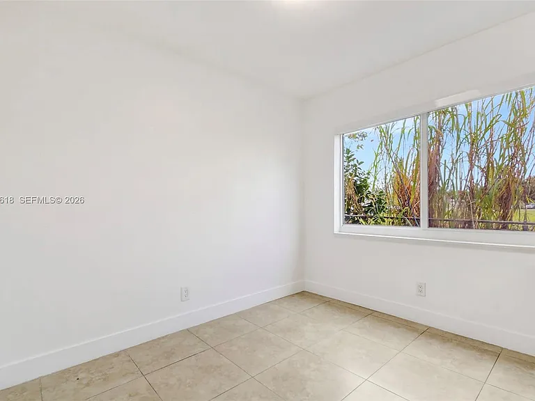 407 SE 9th Ct #1 — Photo 10