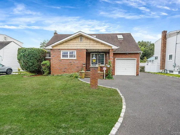 361 35th Street, Lindenhurst, NY 11757