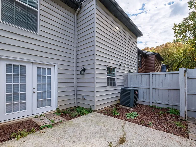 Golden Gate Townhomes — Photo 105