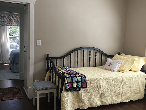 3rd image of 5131 Wyandotte St APT 2S