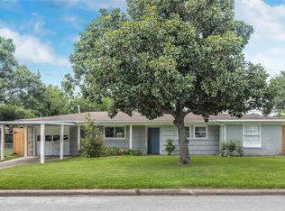 303 Fairbanks St, Houston, TX 77009