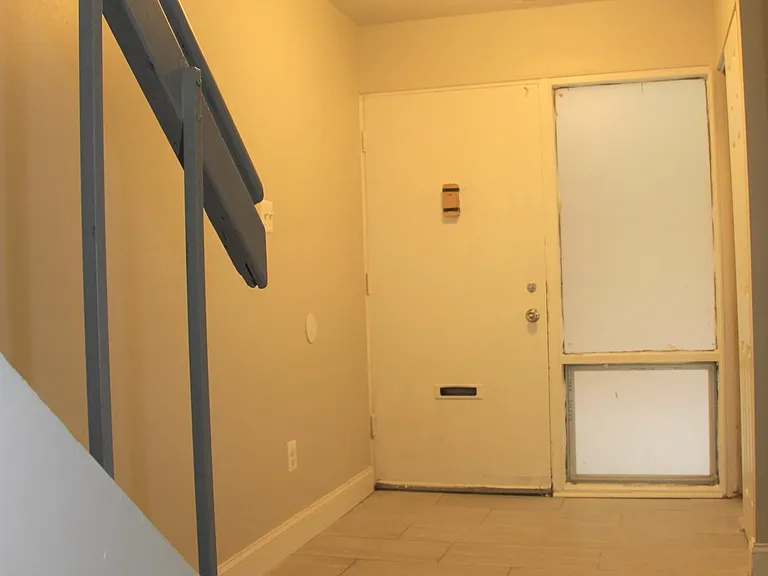 218 Centre Ave — Photo 6