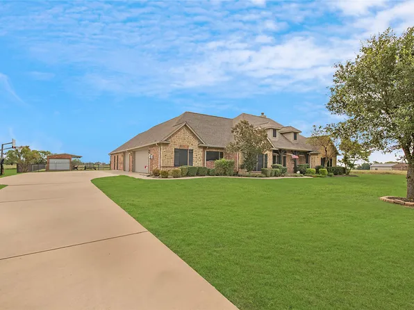 1354 Shadow Lakes Dr, Wills Point, TX 75169