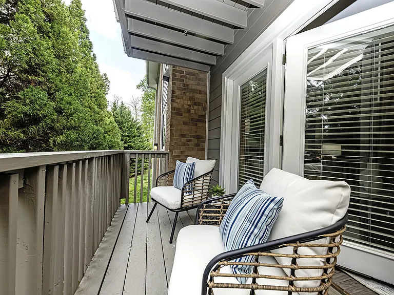 Private balcony/patio