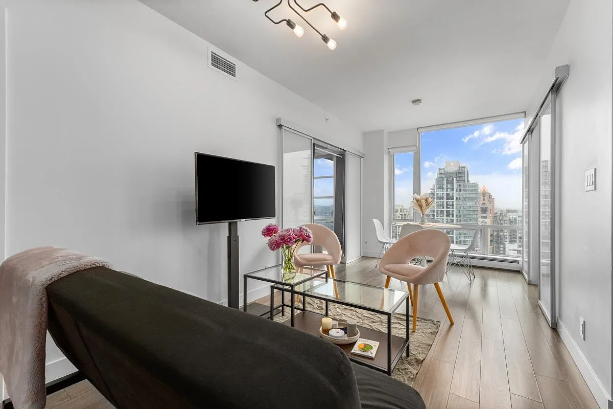 2 bed, 735 sqft, $3,250 — Photo 2