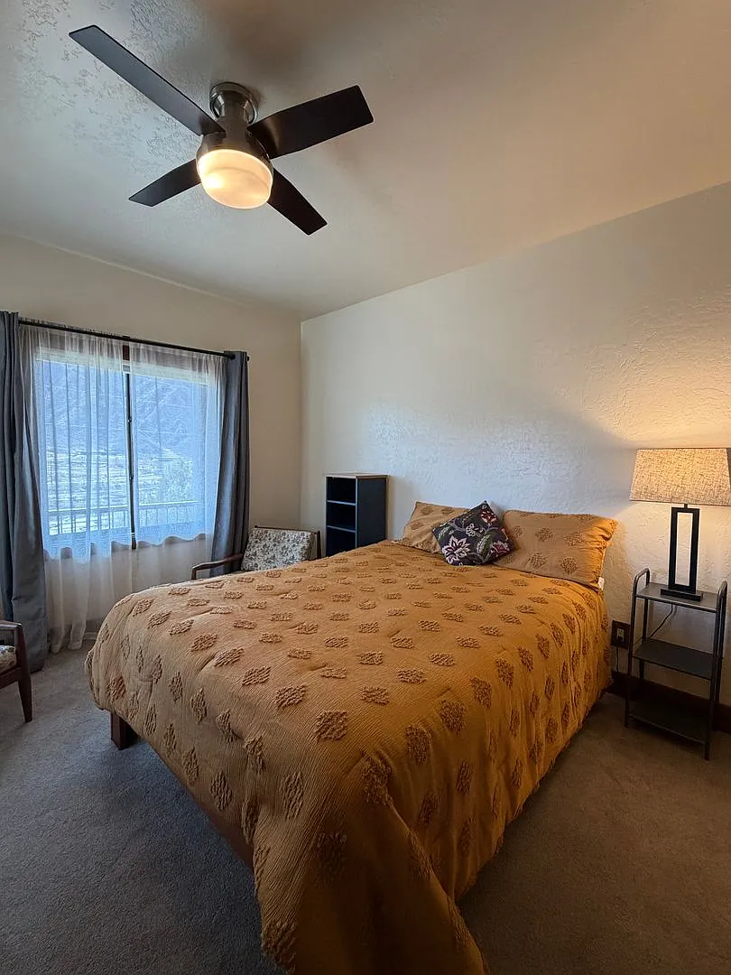 1 Bedroom 1 Bath West Glenwood Apartment for Rent — Photo 3