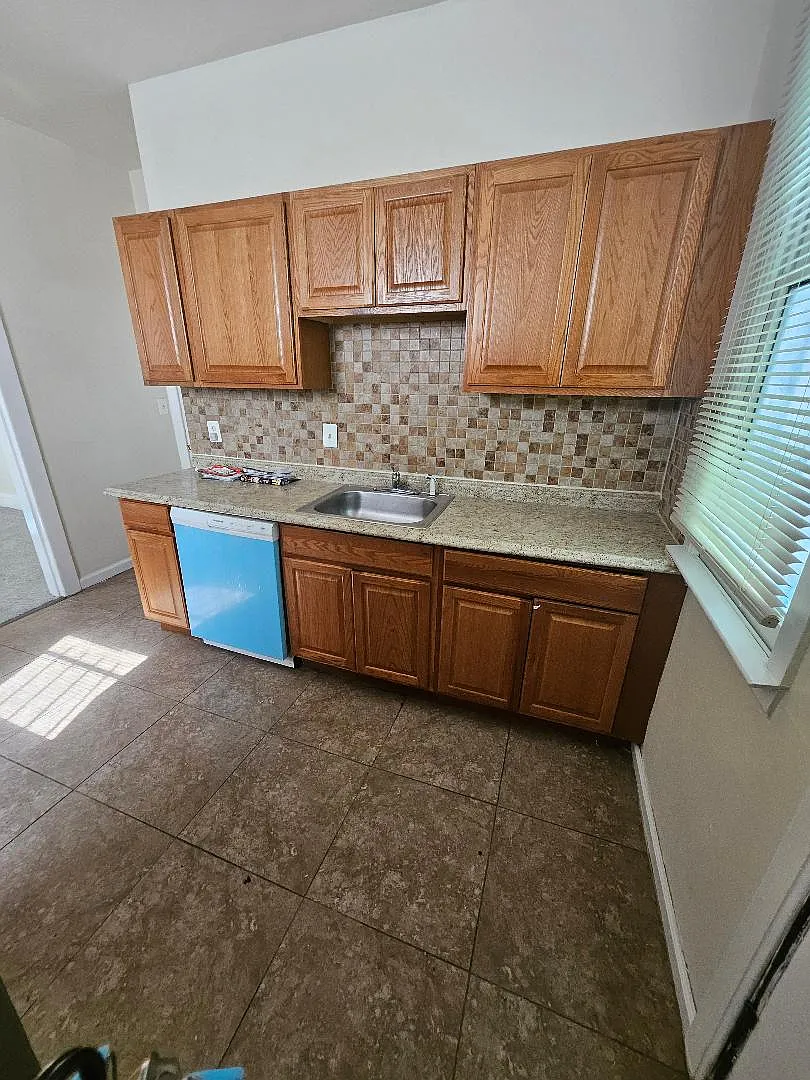 4 bed, 1408 sqft, $4,500 — Photo 4
