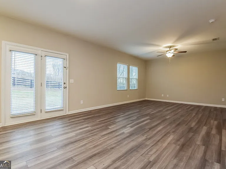 525 Knightsbridge Ln — Photo 4