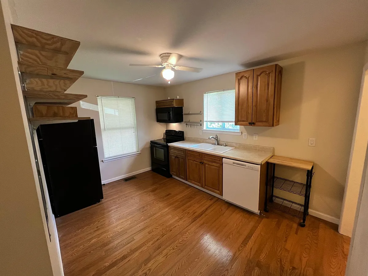 Building Photo - 763 Lynwood Ave #B