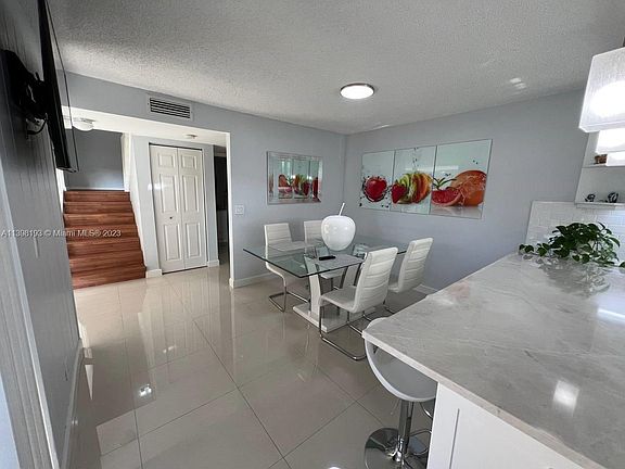 5th image of 4043 Palm Bay Cir APT A