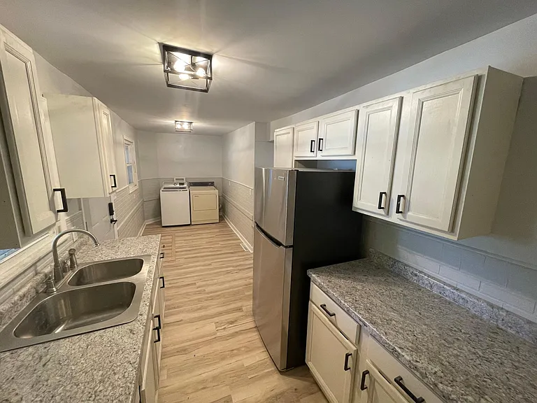 1314 Hoyt Ave — Photo 32