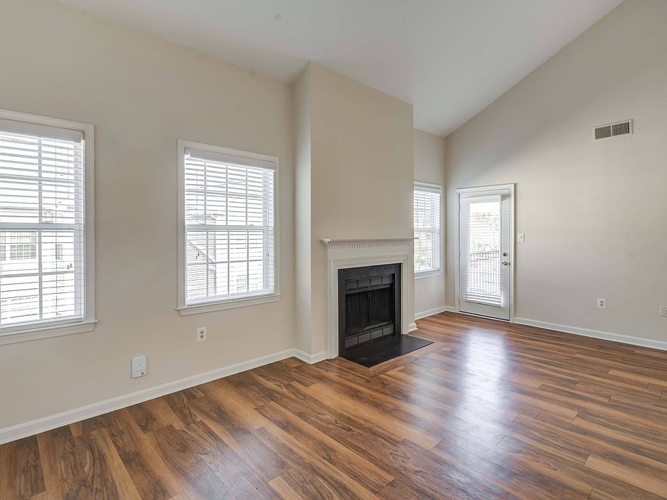 Abbotts Run Apartment Homes 5711 Woodlawn Gable Dr Alexandria VA Zillow