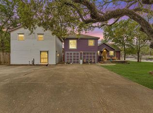 205 S Hood St, Alvin, TX 77511