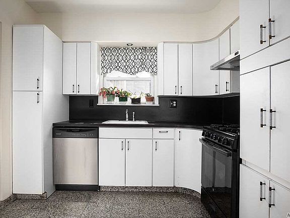 4th image of 15518 102nd St