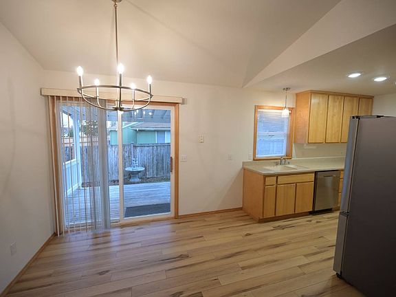 5th image of 502 Summer Breeze Ln