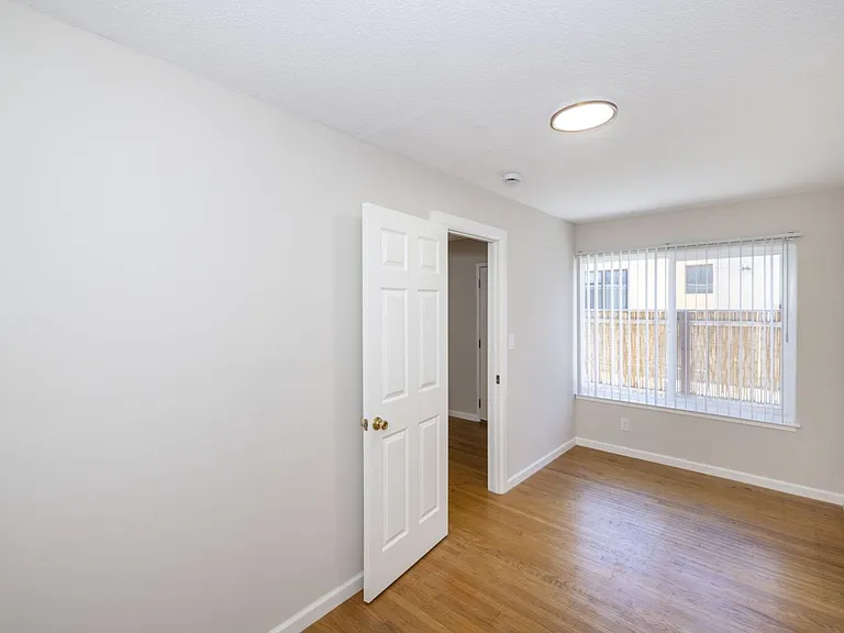 555 Stanford Ave — Photo 2