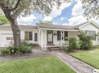 2004 E Forrest St, Victoria, TX 77901