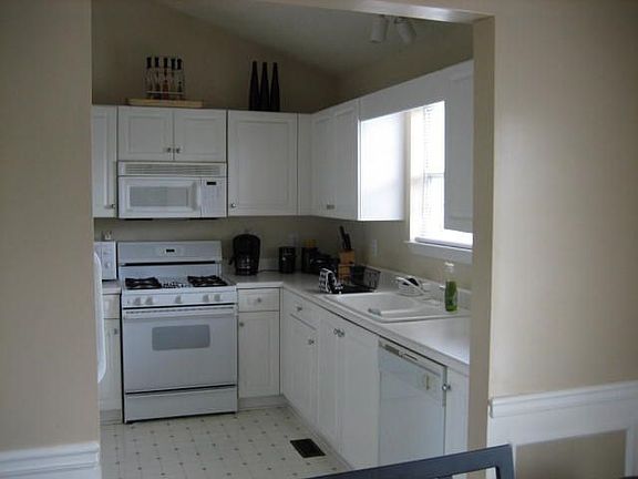 lots of cabinets 