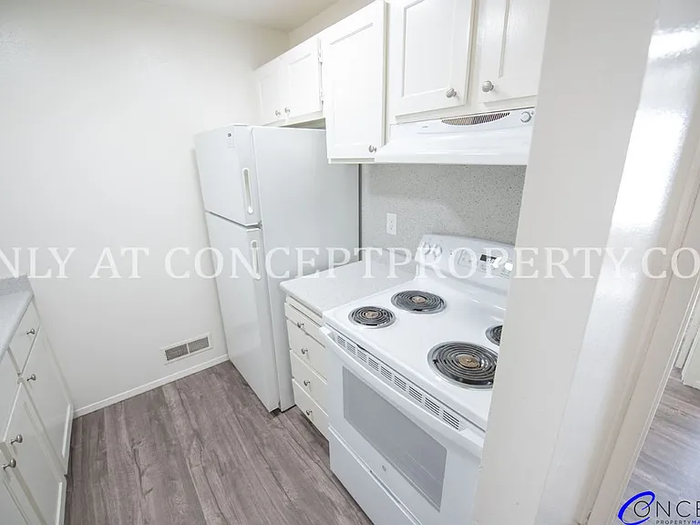 Foothill Terrace — Photo 200