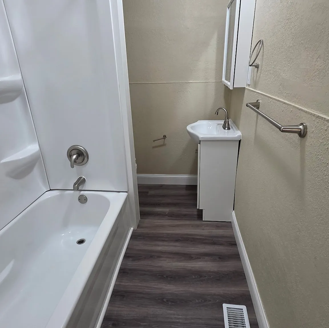 2 bed, 1177 sqft, $995 — Photo 4