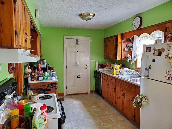 4th image of 719 Williams St