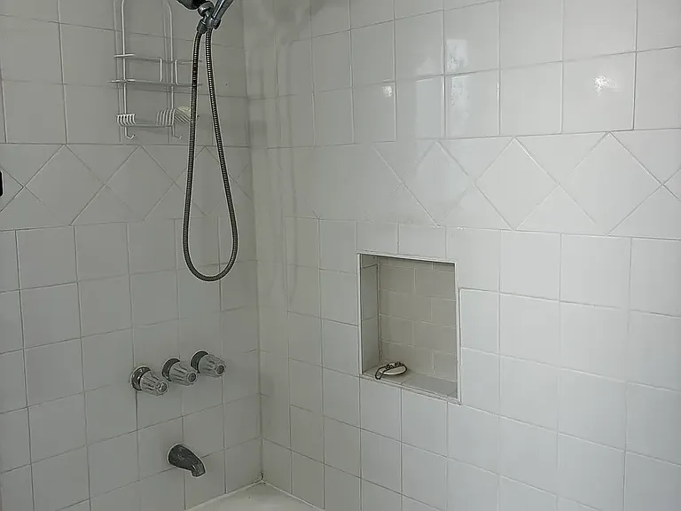 945 Hilgard Ave #205 — Photo 5