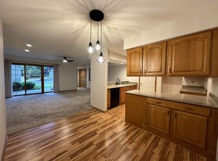 2230C Circle Rdg, Delafield, WI 53018