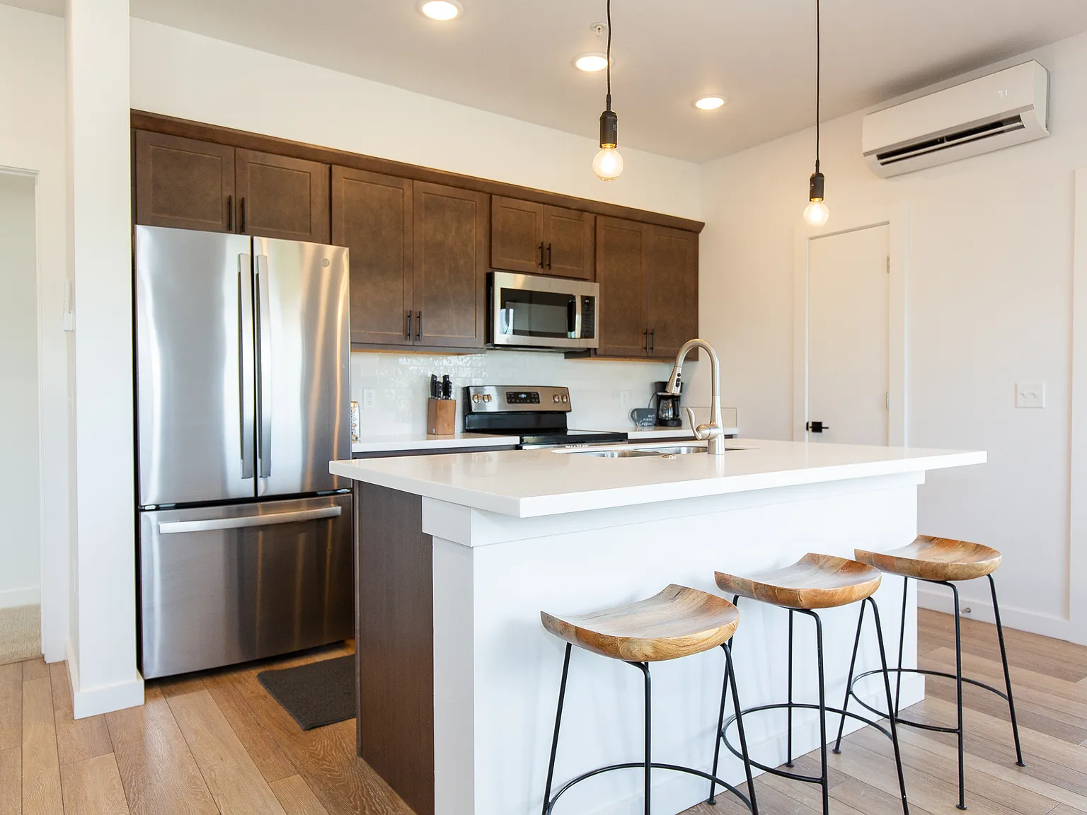2 bed, 1100 sqft, $3,200 — Photo 4