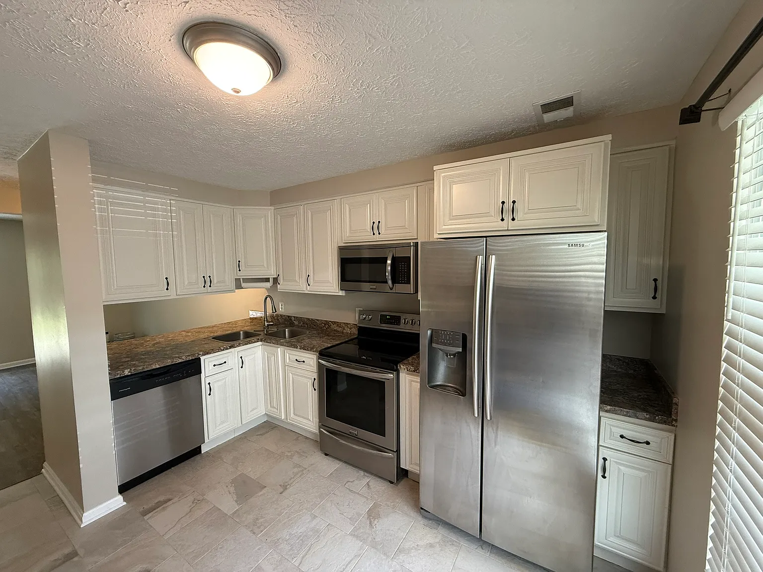 3 bed, 1120 sqft, $2,500 — Photo 4