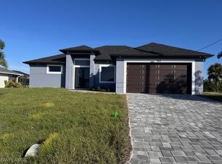 925 NW 8th Ter, Cape Coral, FL 33993