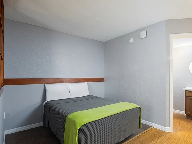 2407 W Vine St — Photo 8