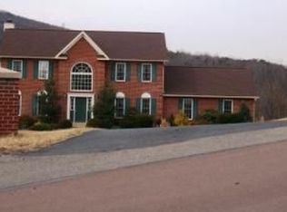 91 Hunt Club Dr, Bloomsburg, PA 17815