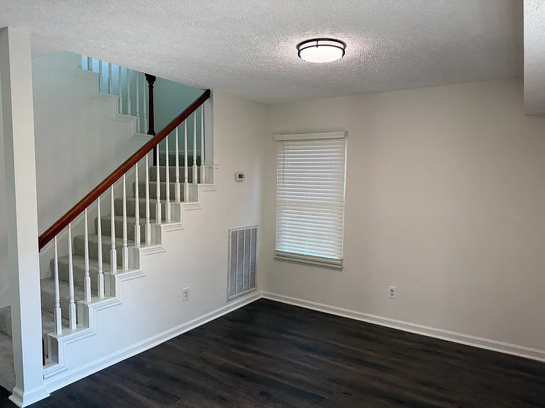 106 Meridian Ct — Photo 11