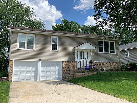 3rd image of 307 Plymouth Ln