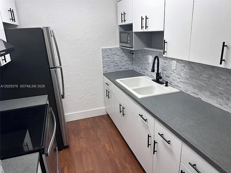 10834 N Kendall Dr #X16 — Photo 11