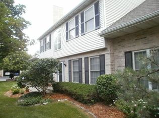 1448 Laurel Oaks Dr, Streamwood, IL