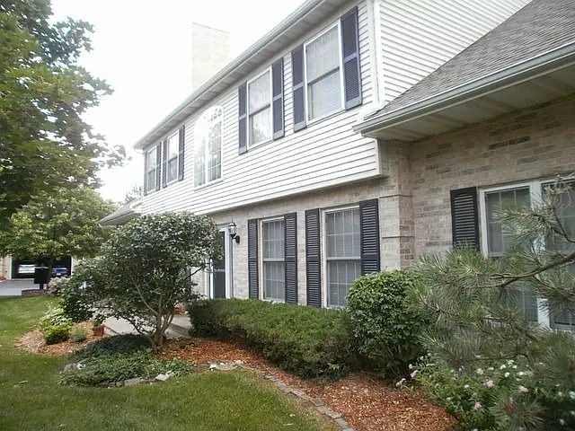 1448 Laurel Oaks Dr photo 1