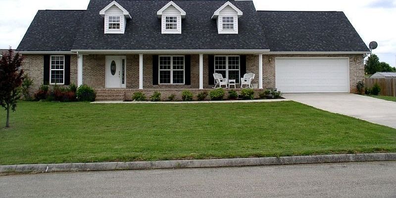 1st image of 380 Camelot Dr
