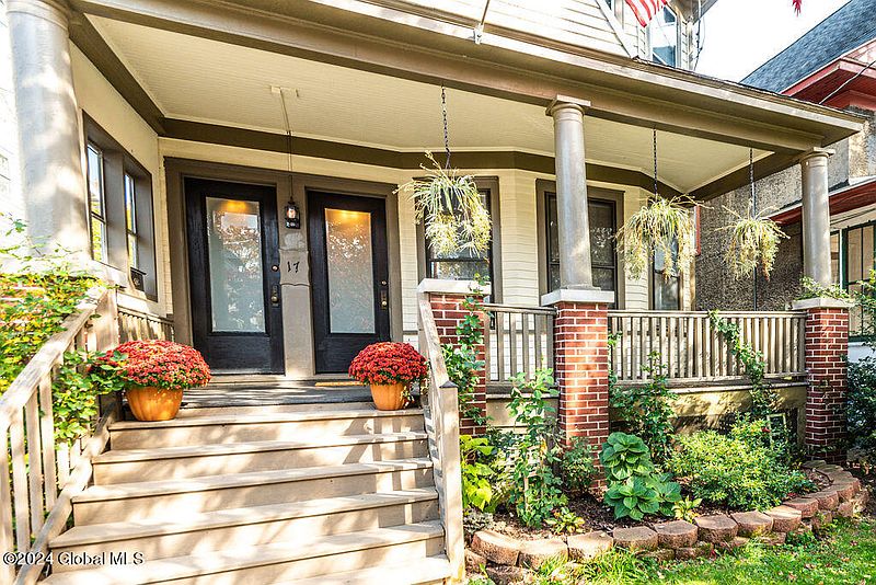 3rd image of 17 Cuyler Avenue