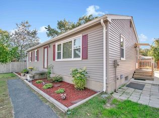 90 Leatherleaf Dr, Springfield, MA 01109